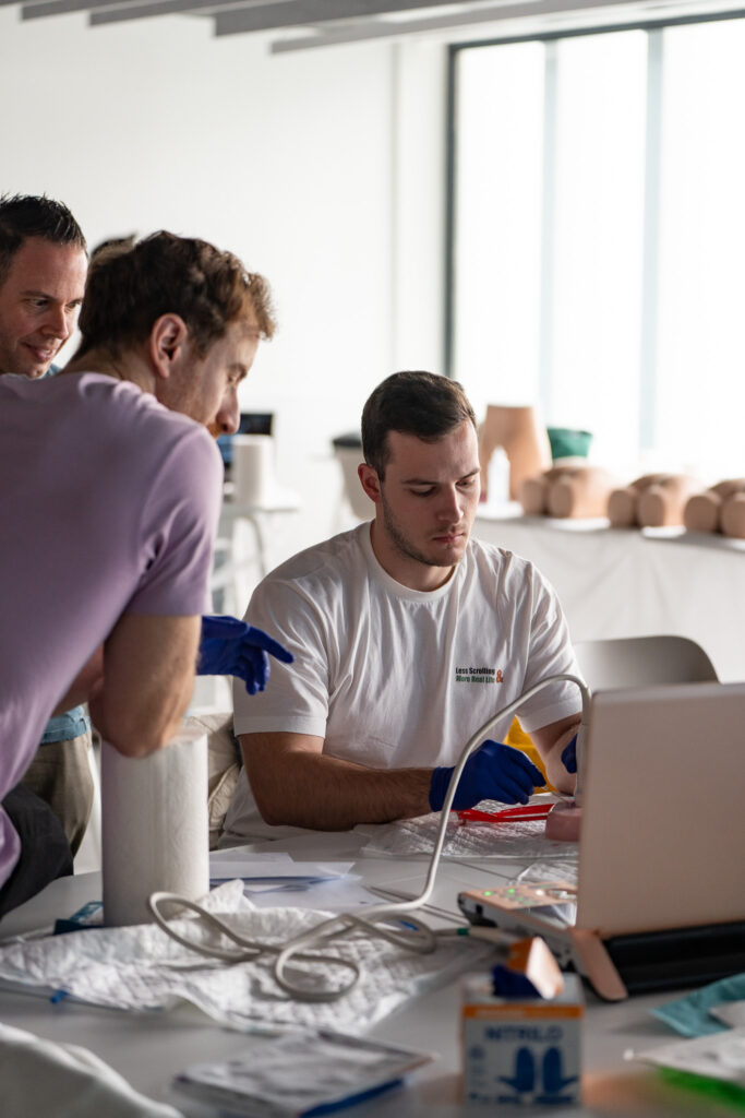 Supervisión práctica en curso de accesos vasculares para enfermería